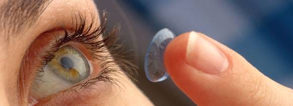  precautions while wearing contact lenses