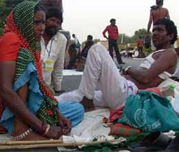 jansatygrahi farmers stern on spirit despite obstacles 