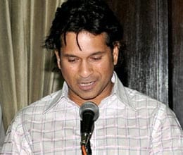 sachin tendulkar worships at tirupati temple