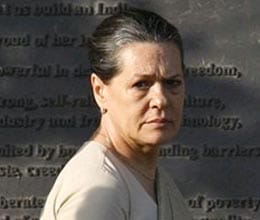 sonia gandhi meets victim family in Jind