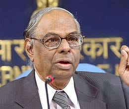 rbi rate cuts to depend on inflation scene says rangarajan