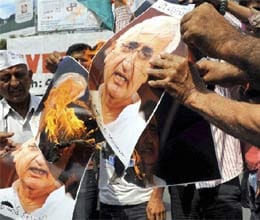 khurshid returns amid protests at delhi airport