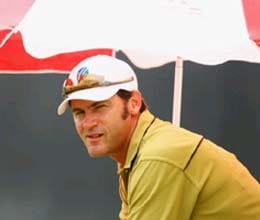 umpire simon taufel begins second inning