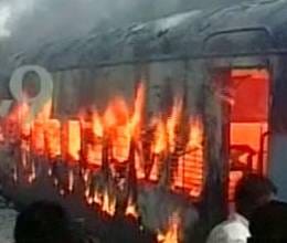 fire in falaknuma Express, 2 dead