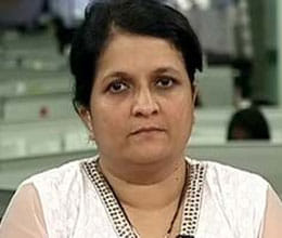 kejriwal aide anjali damania comes in controversy