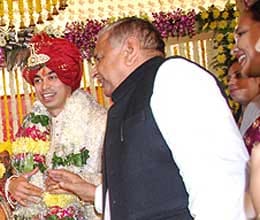 Mulayam younger son prateek stay away from politics