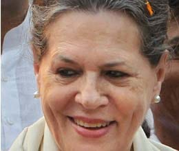 modi did false commitment with gujarat people says soniya 