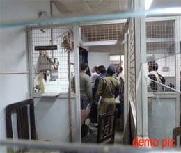 Cooperative Bank robbed in broad daylight in Ghaziabad