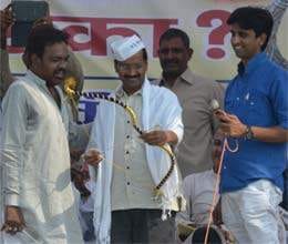 arvind kejriwal invites supporters to delhi on 26 nov 