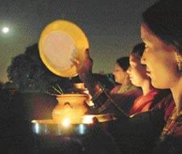womes saw moon in karwa chauth