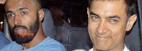 Aamir Khan returns from Haj with his mother
