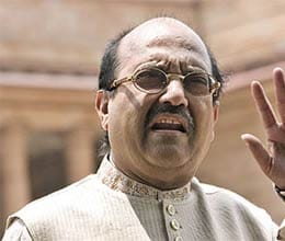 akhilesh government soft on amar singh