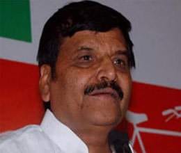 touching feet of shivpal
