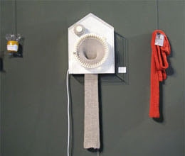 clock who show time alongwith knitting