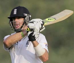 england XI scored 521 runs in first inning