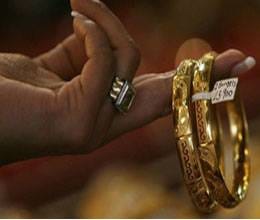 gold snaps 3 day rising trend down rs 220 on sluggish demand