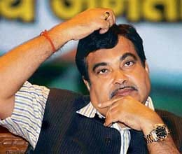 irs asked gadkari to apologize