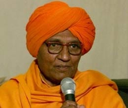 haryana govt working in favour of dlf alleges swami agnivesh