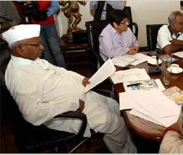 anna hazare announces new team