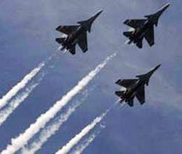 sukhoi 30 crashes pilots safe