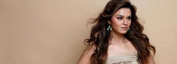 aashka goradia enters bigg boss 6 new house