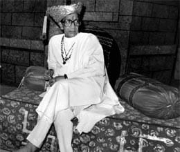 pm and other condole death of bal thackeray