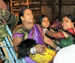 17 killed in stampede at chhath pooja in patna 