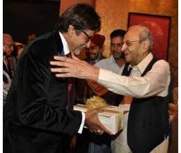 Amitabh Bachchan congratulates Pran on Dada Saheb Phalke win