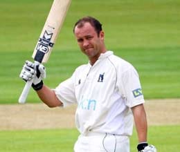 jonathan trott and nick compton hit hundreds against new zealand in second test