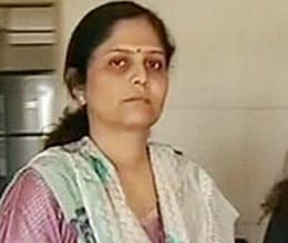 smita salaskar now celebrate holi and diwali