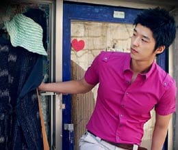 man wear pink shirt earn more