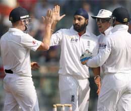 Ind vs Eng: India's poor start, Sehwag and Pujara out 