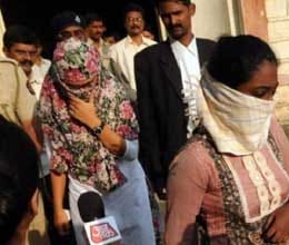sp suspended and magistrate transfer in facebook issue in mahrastra 