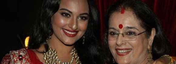 sonakshi sinha's mom came to the sets of lootera?