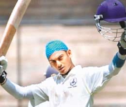 arun karthik century prevented from Delhi to win