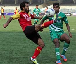 east bengal edge past salgaocar to remain on top