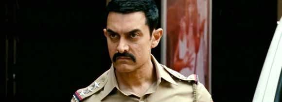 why aamir back foot for collection of 'talaash'
