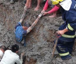 workers battle hours rescue chinese farmer stuck mud silt pit collapse