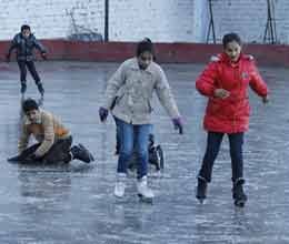 enjoy ice skating at rs. 100