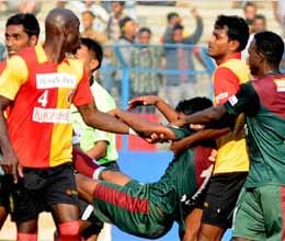 violence erupts as east bengal mohun bagan match called off