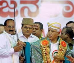 13 mlas openly back yeddyurappa karnataka govt in trouble