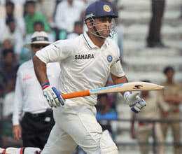 captain cool seen in pressure during his knock
