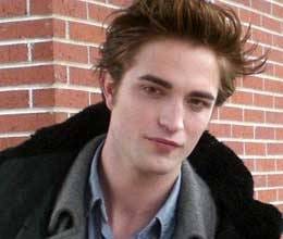 Robert Pattinson, Kristen Stewart patch up with a kiss