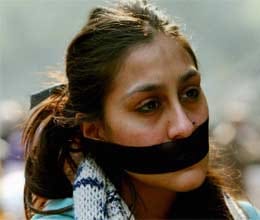 protests in india after delhi gang rape victim dies