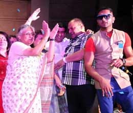 dispute over video of honey singh with sheila dixit 