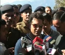 people should let arjun enjoy game sachin tendulkar