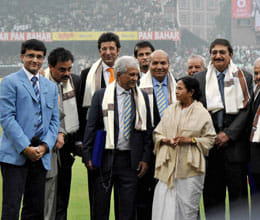 india and pakistan former veterans cricketers honored at eden garden