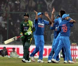 india pull one back with thrilling 10 run victory over pakistan