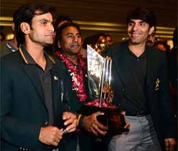 pakistani cricketer get warm welcomed after winning series against india