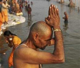 bollywood are going to kumbh for their films success